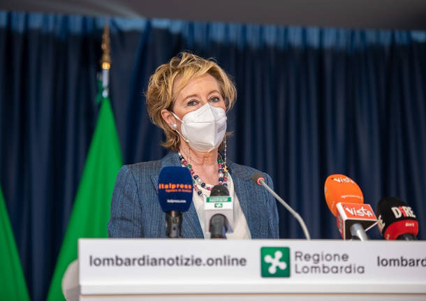 conferenza stampa vaccinazioni