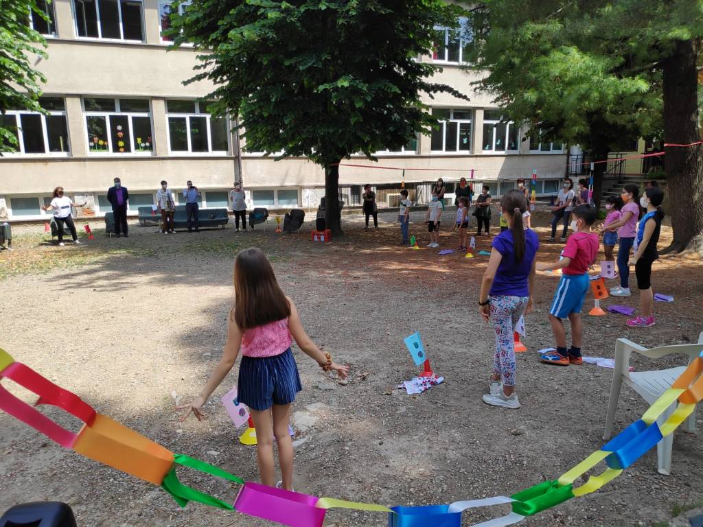 Festa in cortile alla Pascoli