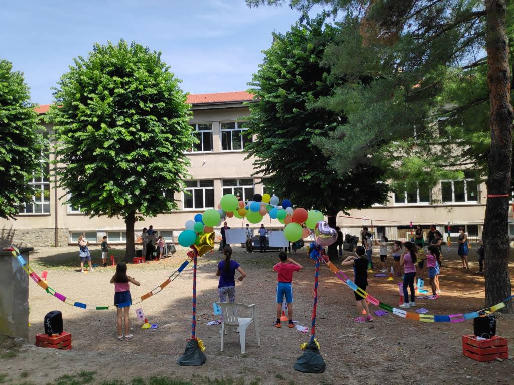 Festa in cortile alla Pascoli