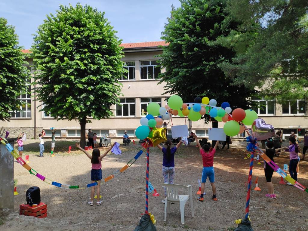 Festa in cortile alla Pascoli