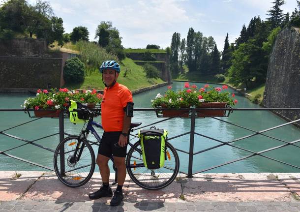 In bicicletta da Lomazzo a Taranto per beneficenza: si è conclusa l'avventura di Mimmo Carriero