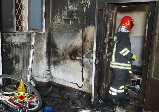 Incendio negozio biciclette Varese