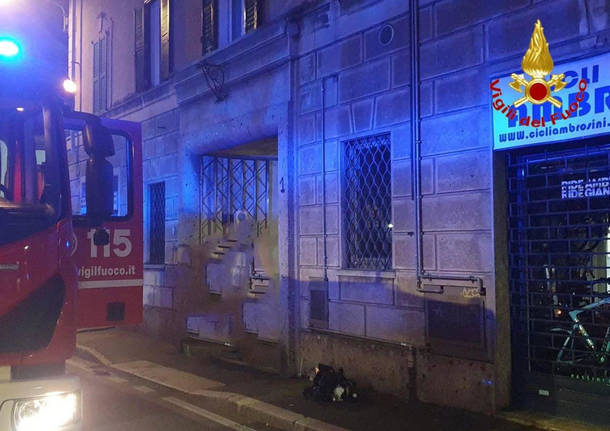 Incendio negozio biciclette Varese