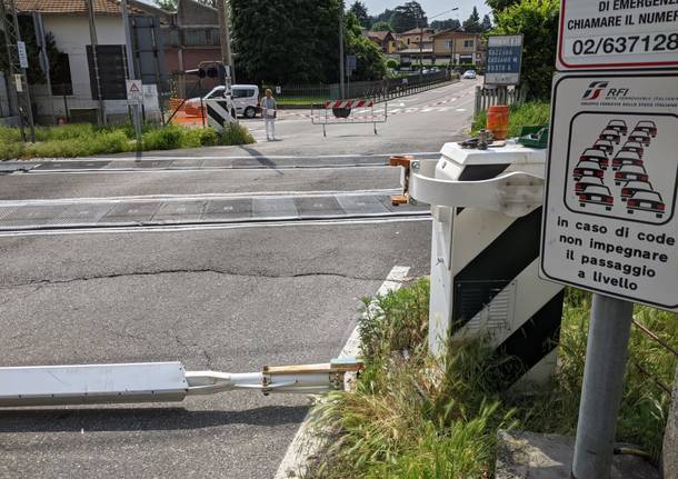 incidente passaggio a livello Gazzada