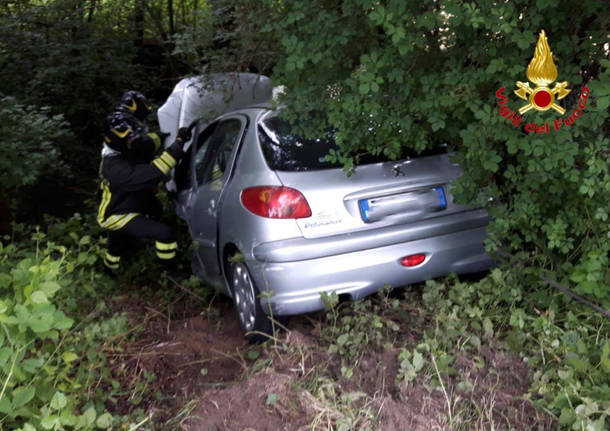 incidente tra due vetture a Laveno Mombello