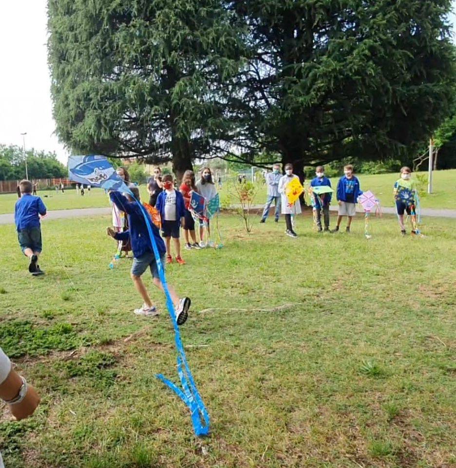 L'istituto comprensivo Via 4 Novembre di Parabiago festeggia gli studenti di quinta