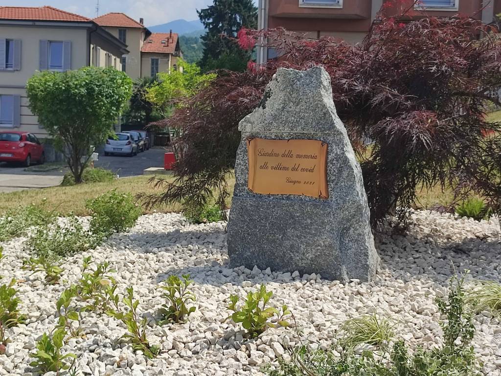 Luino - Un cippo per ricordare le vittime del Covid