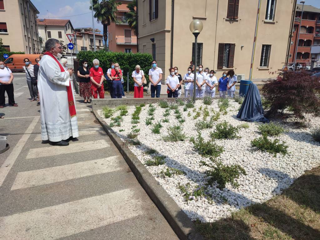 Luino - Un cippo per ricordare le vittime del Covid