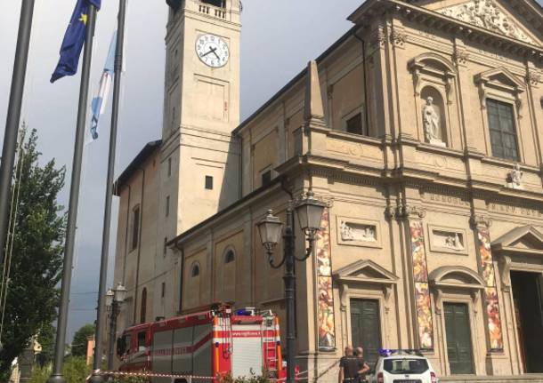 Problemi al campanile, vigili del fuoco e polizia locale in azione a Saronno