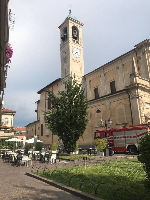 Problemi al campanile, vigili del fuoco e polizia locale in azione a Saronno