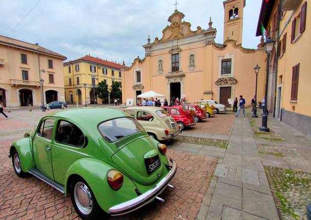 Sapore di storia a Saronno: le auto d’epoca sfilano per le vie del centro