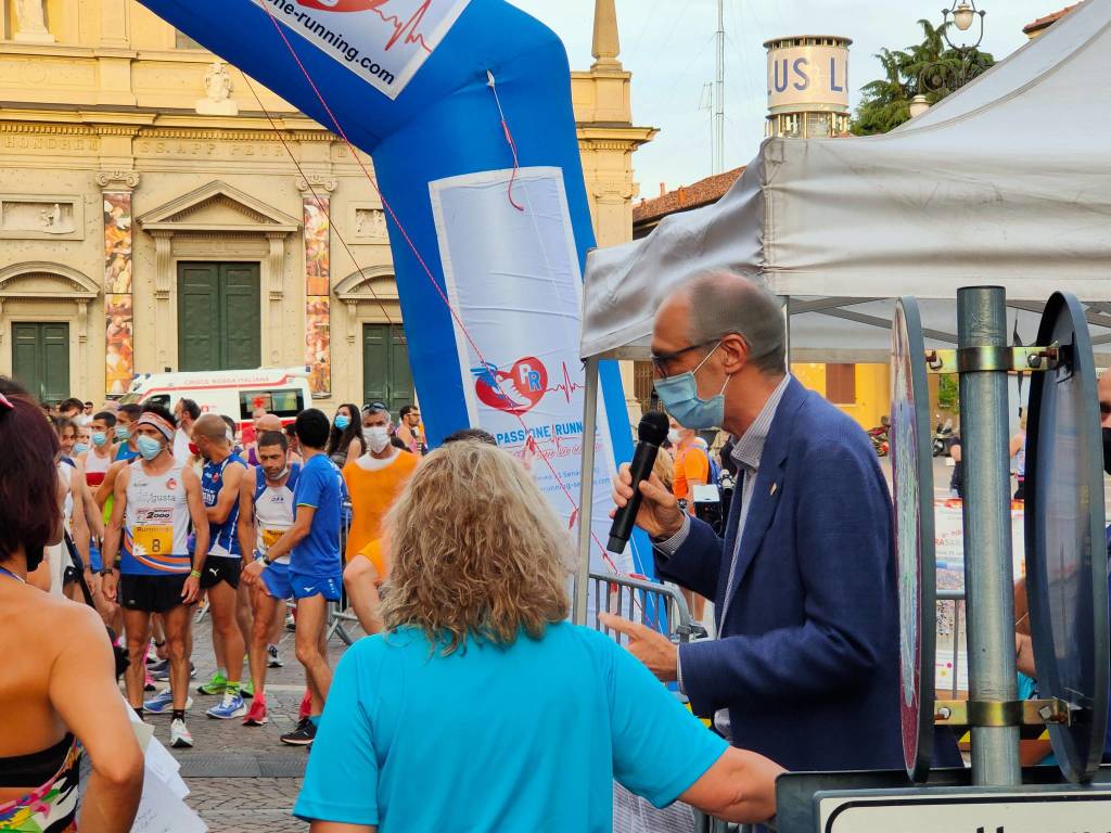 Saronno colorata a festa per la partenza del Running Day 