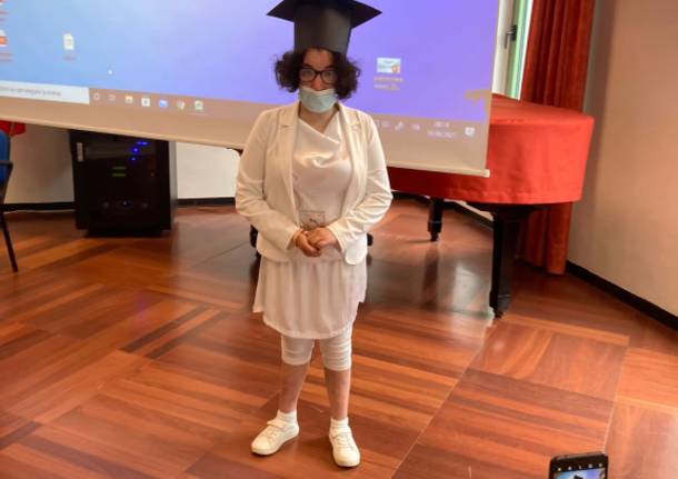 Sonia si diploma al Liceo Legnani di Saronno