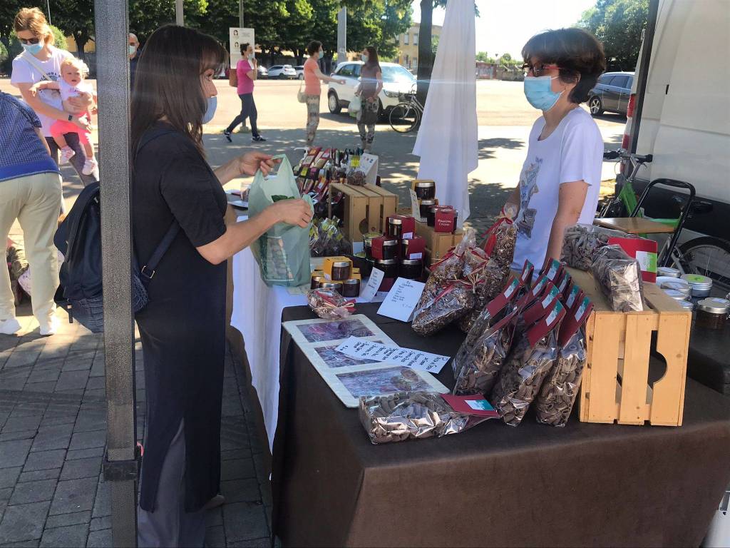 Successo di vendite al Mercato contadino a Legnano