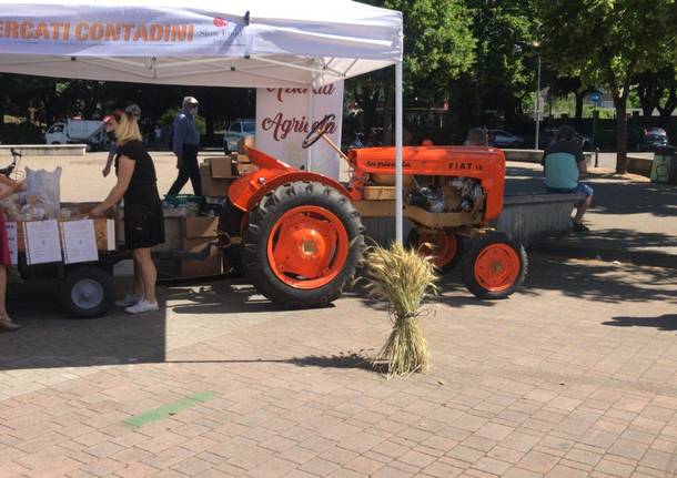 Successo di vendite al Mercato contadino a Legnano