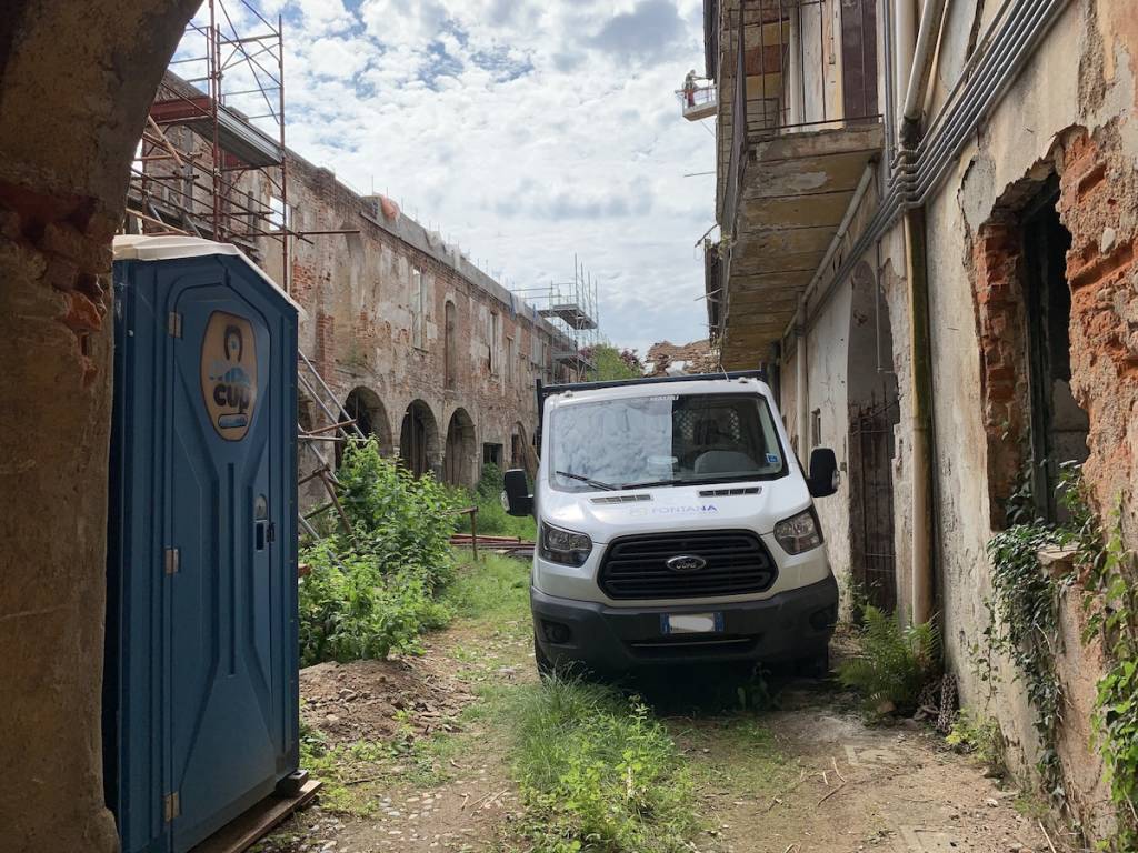 Tradate - Al via la demolizione dell'ex convento di via Crocifisso