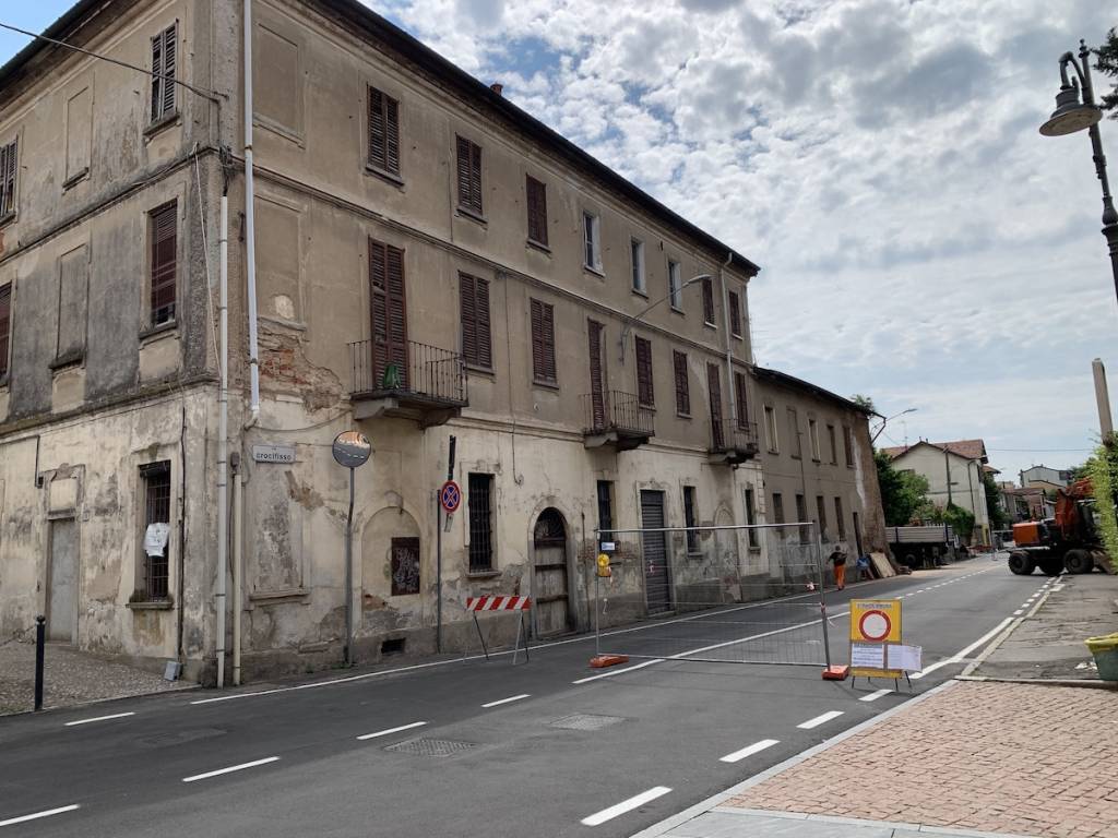 Tradate - Al via la demolizione dell'ex convento di via Crocifisso