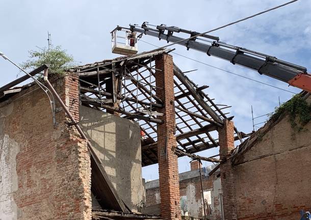 Tradate - Al via la demolizione dell'ex convento di via Crocifisso