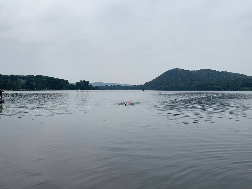 Traversata del lago di Monate