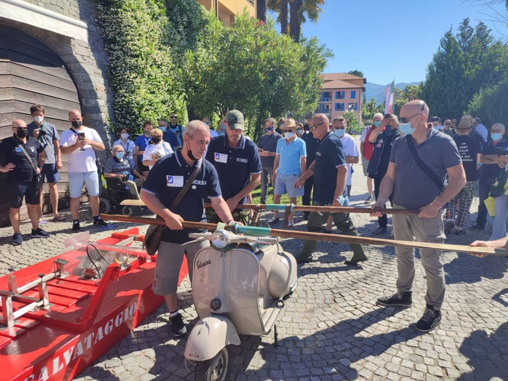 traversata lago maggiore vespa alessandro pozzi 