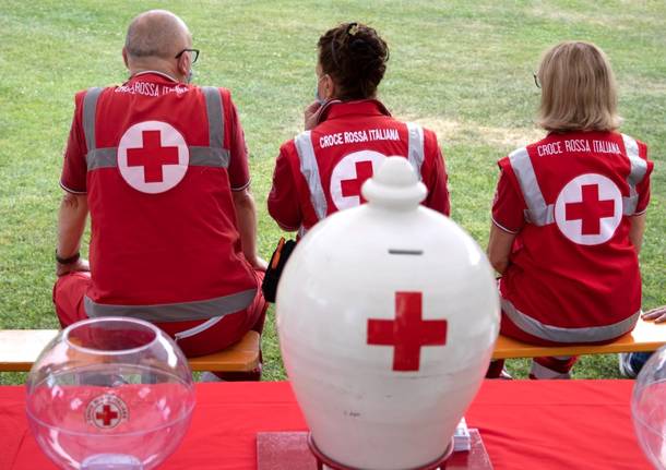 Varese, la cena d'estate della Croce rossa