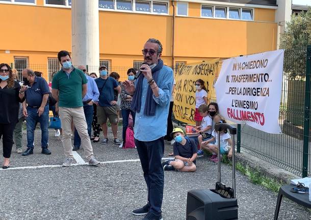 Venegono - Protesta dei genitori per la scuola