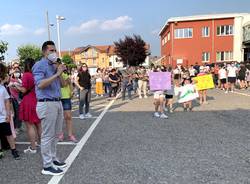 Venegono - Protesta dei genitori per la scuola