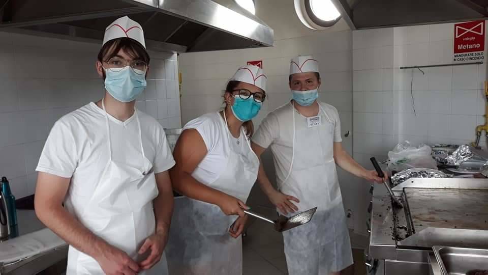 A Fagnano la partita su maxischermo 