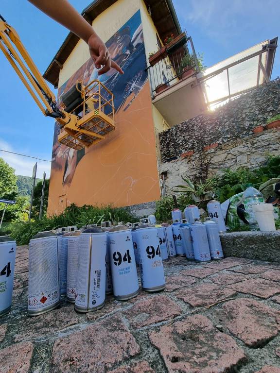 Andrea Ravo Mattoni, la nuova opera su un muro di Lavena Ponte Tresa 
