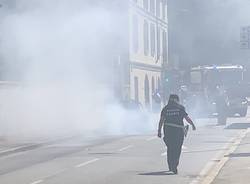 Auto incendiata in via Staurenghi a Varese