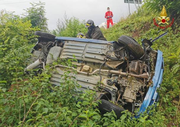 auto ribaltata saltrio