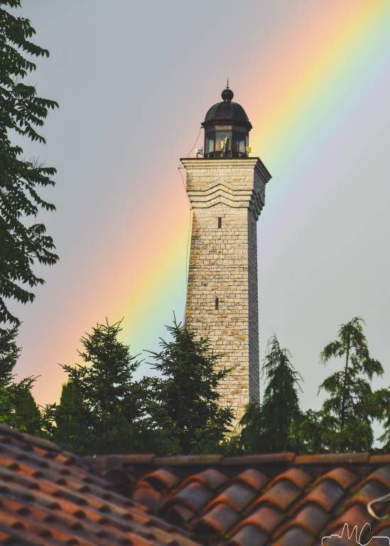 L\'arcobaleno al Faro