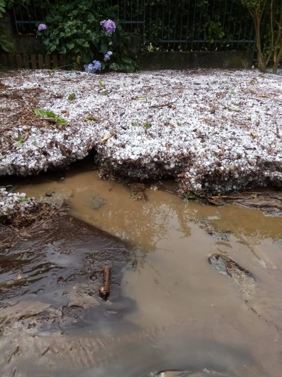 Maltempo in Valcuvia, strade invase dal fango