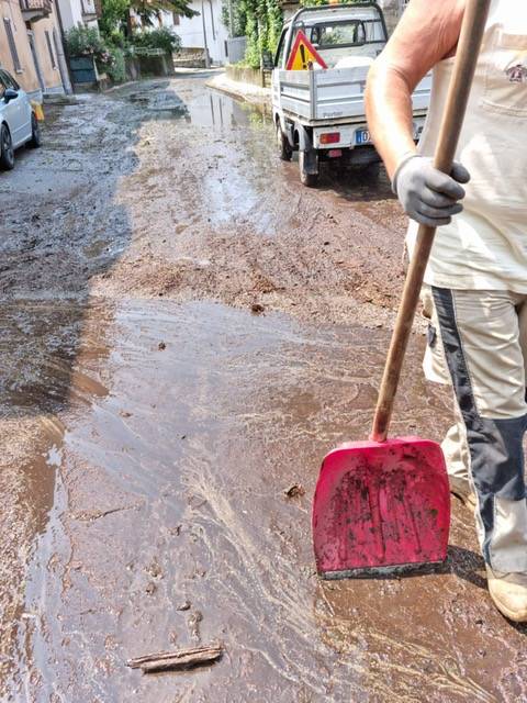 Maltempo in Valcuvia, strade invase dal fango