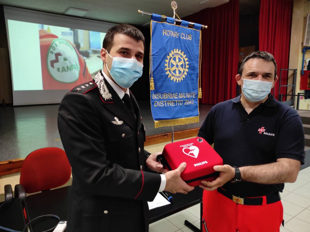 Defibrillatori alle stazioni di Varese e Malnate