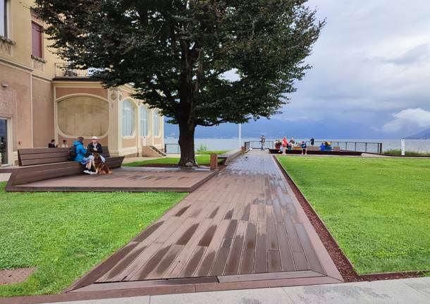 Luino, bancarelle e nuvole