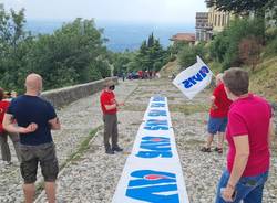 Da Trieste ad Aosta a piedi per l'Avis: la tappa del Sacro Monte di Maurizio Grandi