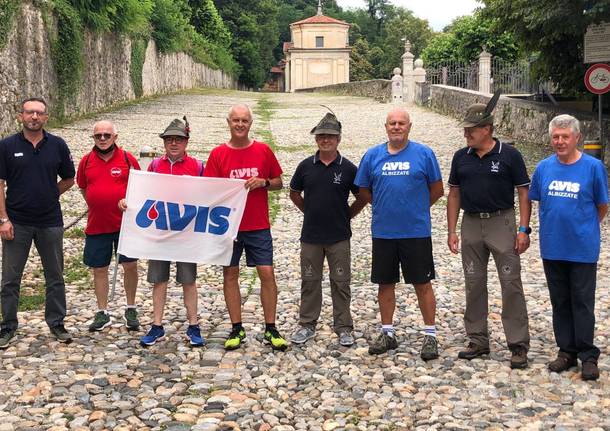 Da Trieste ad Aosta a piedi per l'Avis: la tappa del Sacro Monte di Maurizio Grandi