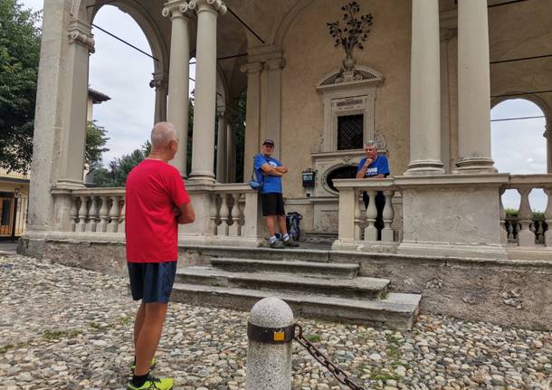 Maurizio, a piedi per l’Avis da Trieste ad Aosta: la tappa del Sacro Monte