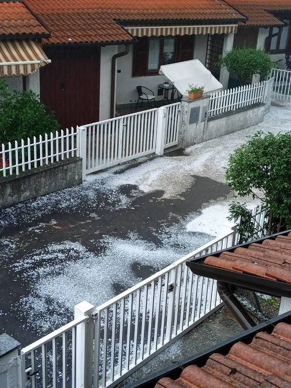 Grandinata sull'Alto Varesotto, le foto dei lettori