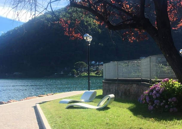 I nuovi arredi del lungolago di Lavena Ponte Tresa 