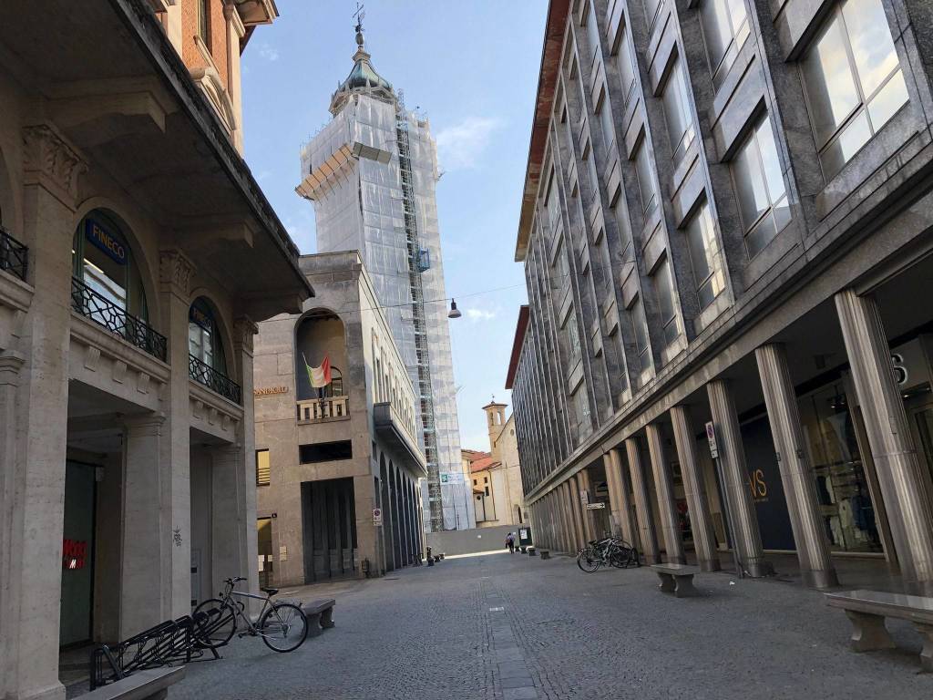 Il centro di Varese ripulito dopo i festeggiamenti per la vittoria agli Europei