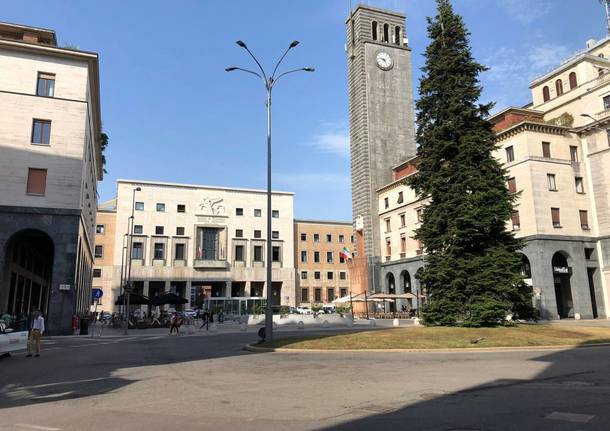 Il centro di Varese ripulito dopo i festeggiamenti per la vittoria agli Europei