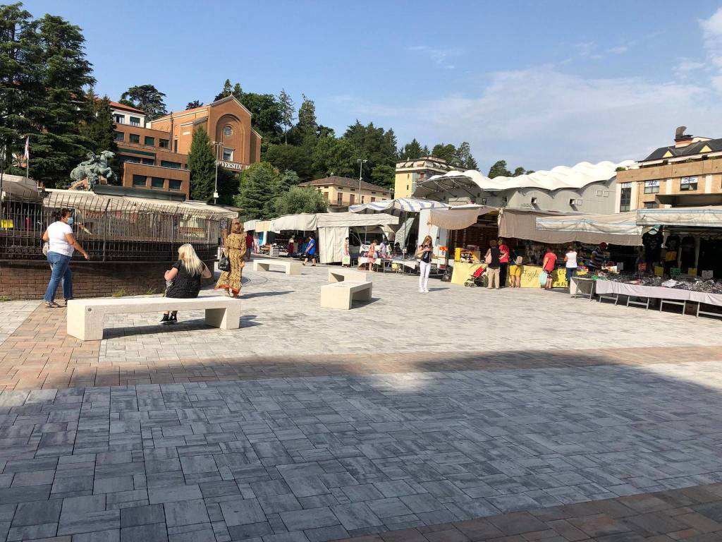 Il centro di Varese ripulito dopo i festeggiamenti per la vittoria agli Europei