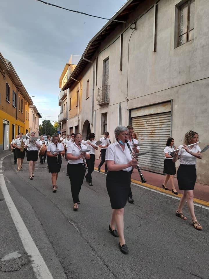 Il Corpo Musicale Santa Cecilia di Uboldo torna a suonare per le vie del paese