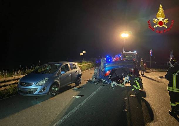 Incidente a Rancio Valcuvia, auto si ribalta