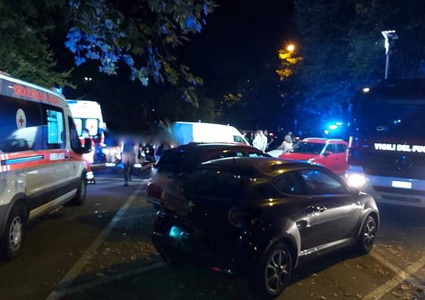 Incidente in via Diaz auto contro ambulanza 