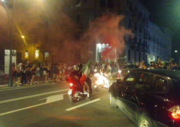 L'Italia va in finale agli Europei, la festa a Legnano ...
