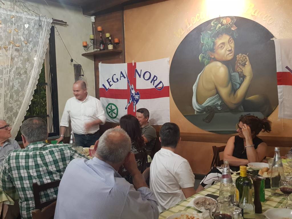 L’europarlamentare Tovaglieri e gli onorevoli Tarantino e Galli alla cena della Lega di Cislago