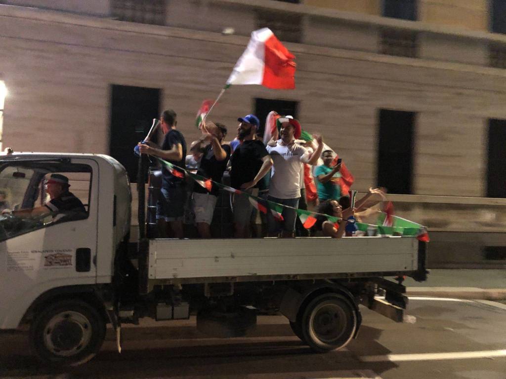 L’Italia vince gli Europei: in 5mila festeggiano per le strade di Legnano